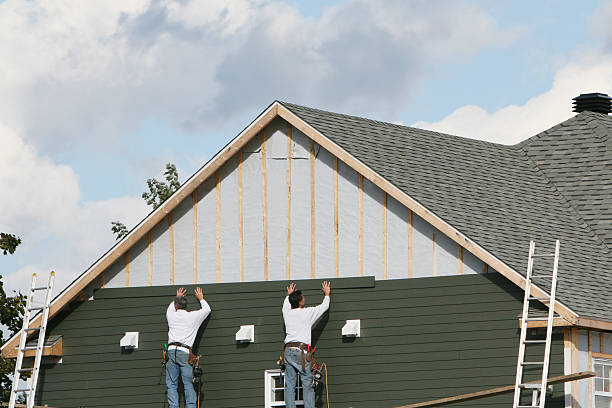 Professional Vinyl Siding technician working in Island Park, NY